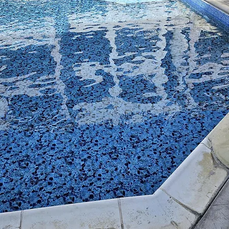 Delightful Poolside Apartmán Paphos