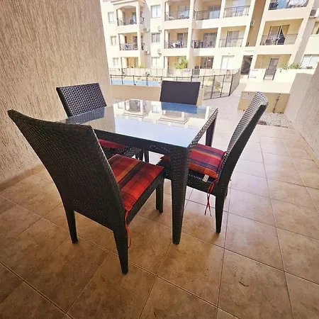 Delightful Poolside Apartmán Paphos