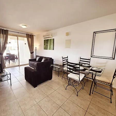 Delightful Poolside Apartment