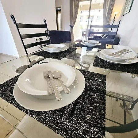 Apartment Delightful Poolside *