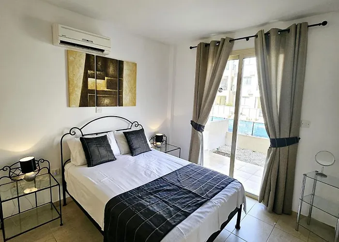 Delightful Poolside Apartmán Paphos