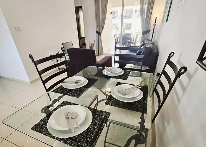 Delightful Poolside *