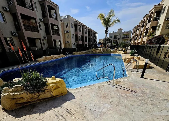 Delightful Poolside Apartmán