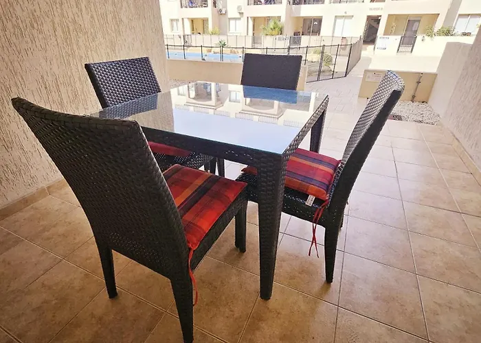 Delightful Poolside Apartmán Paphos